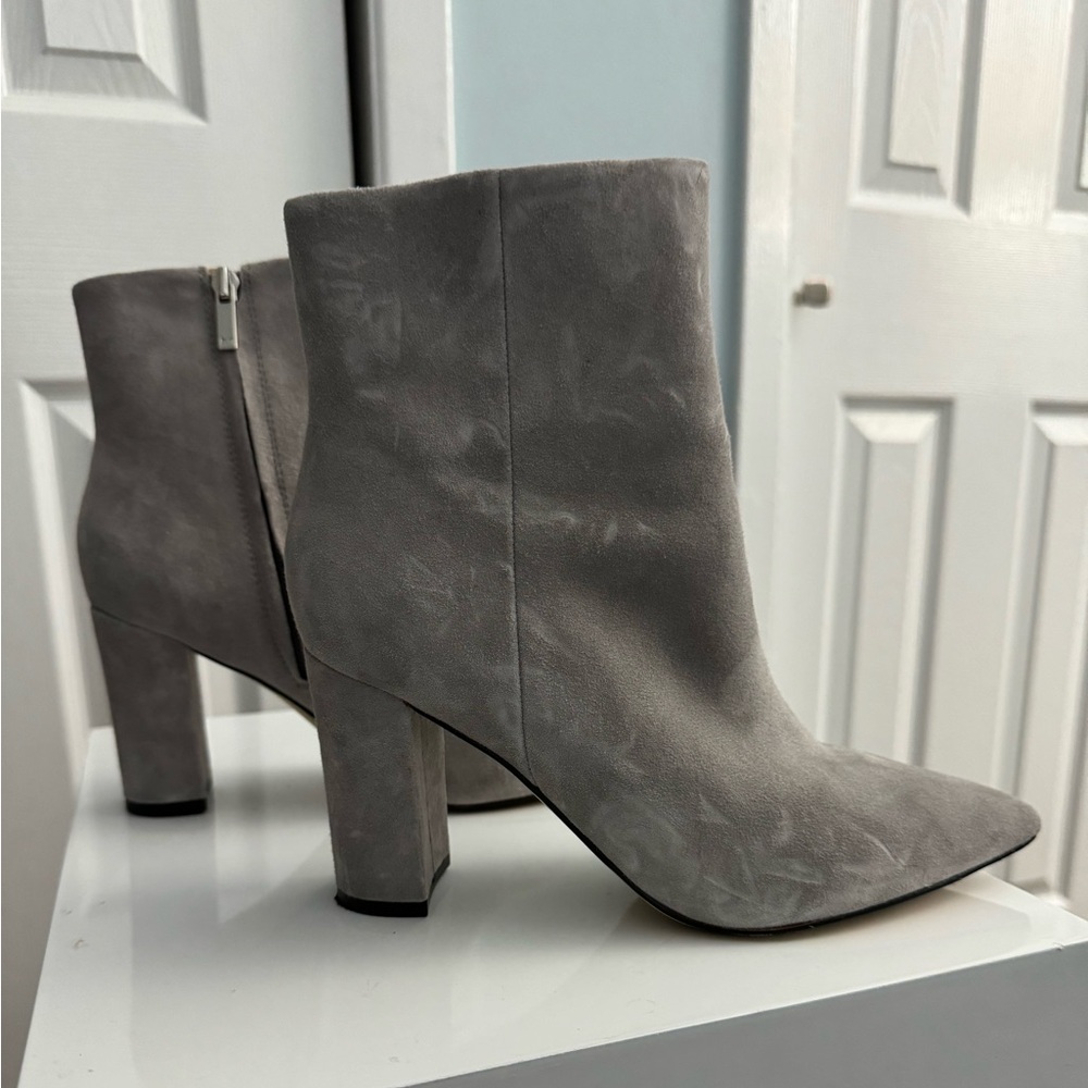 Marc Fisher Size 7.5 Suede Gray Ankle Boots Great Condition